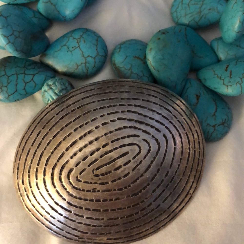 Beautiful Necklace - Picture 3 of 3